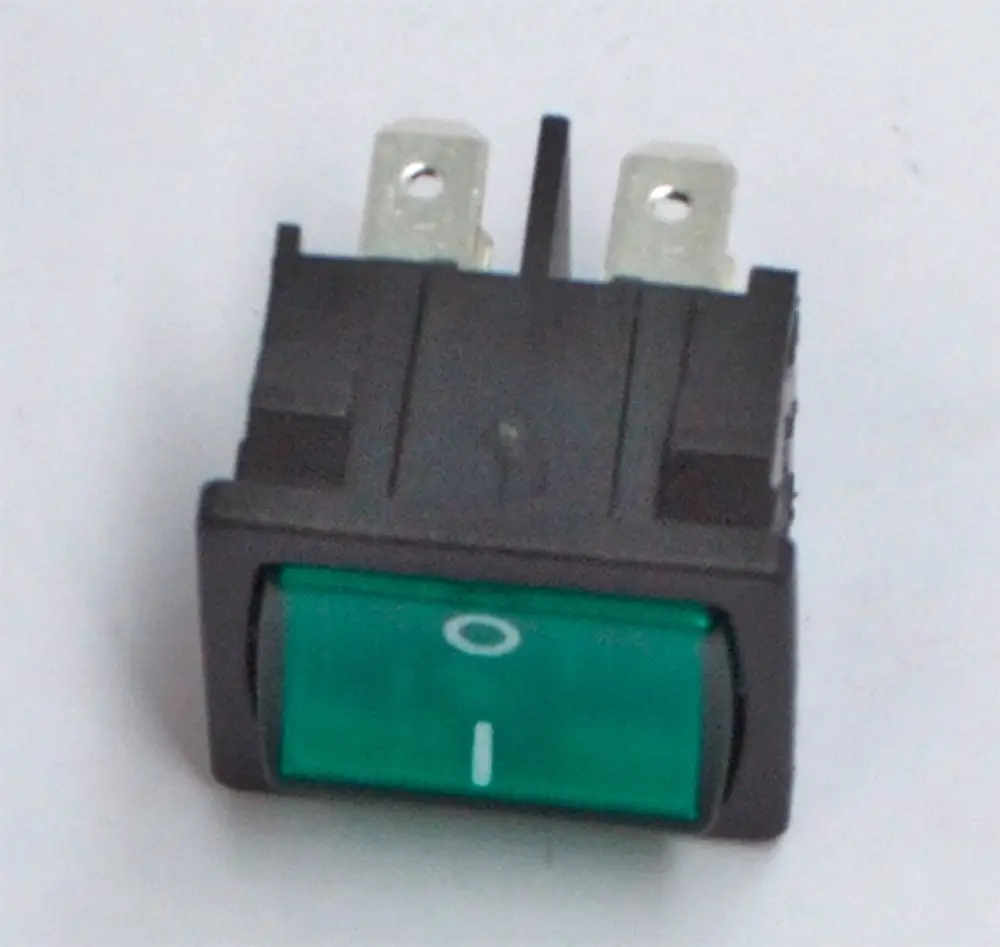 Netzschalter im grünen Gehäuse von Daikin, ausgestattet mit zwei Anschlussklemmen. Schalter zeigt die Positionen „0“ (aus) und „I“ (ein).
